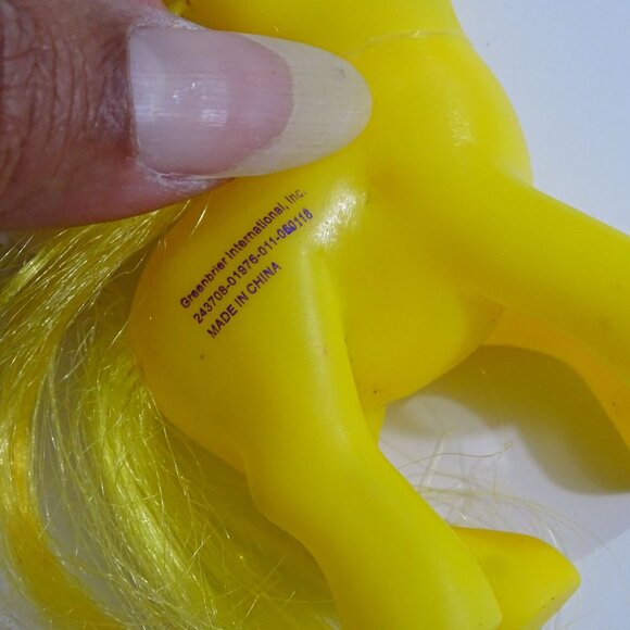 Greenbrier International Yellow Pony Figurine With Purple Hearts Plastic - Picture 9 of 10